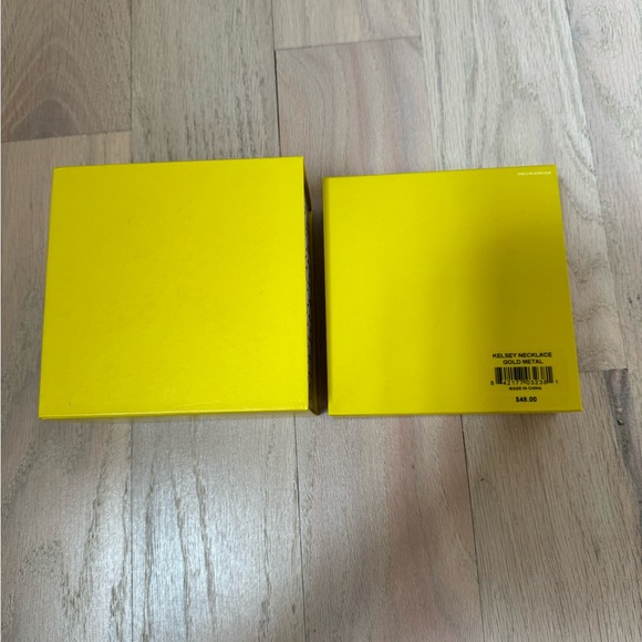 Kendra Scott Magnetic Empty Yellow Gift Box’s and pouch - Picture 3 of 7